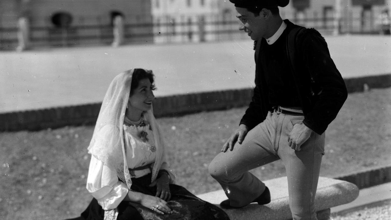 La modernità di Goffredo Guiso: tra ritratti, nudi e costumi sardi