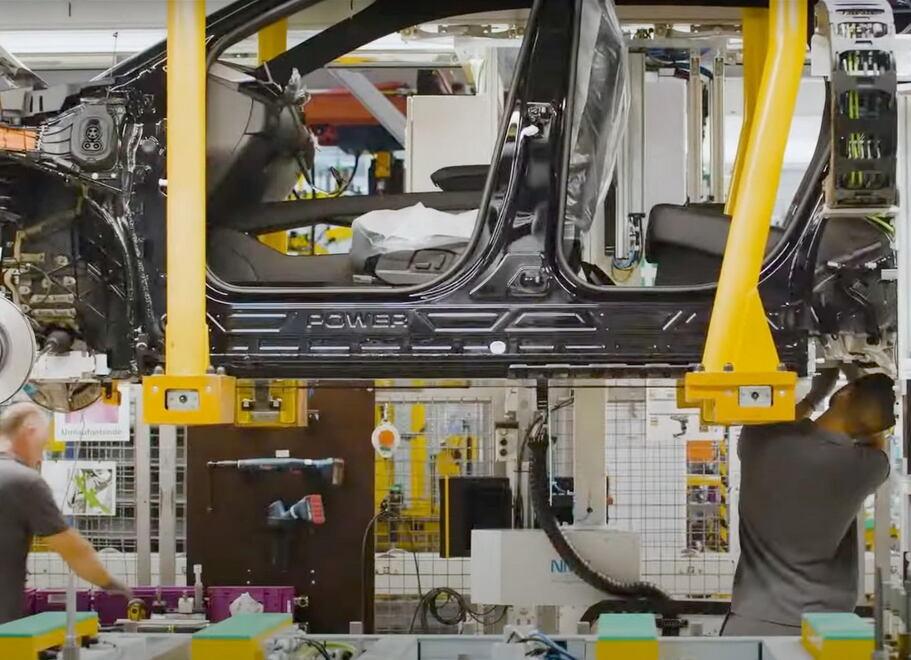 
	Una catena di montaggio di un&rsquo;azienda del settore auto (Foto Imago Economica)


