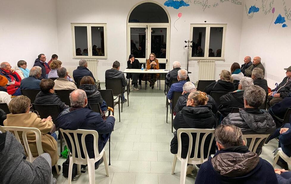 L’incontro pubblico nella sala del centro civico di Cafaggi
