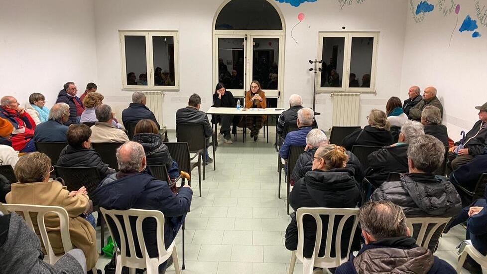 L’incontro pubblico nella sala del centro civico di Cafaggi