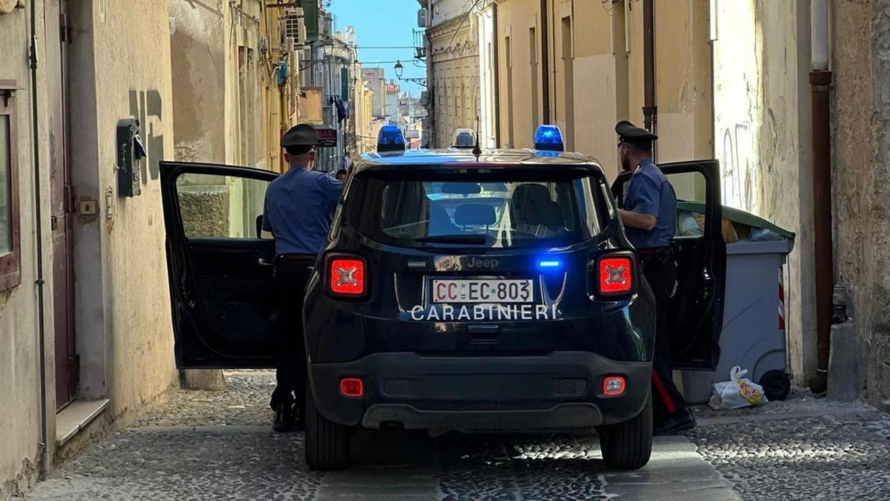 Sassari, aggrediscono un giovane al centro: due arresti