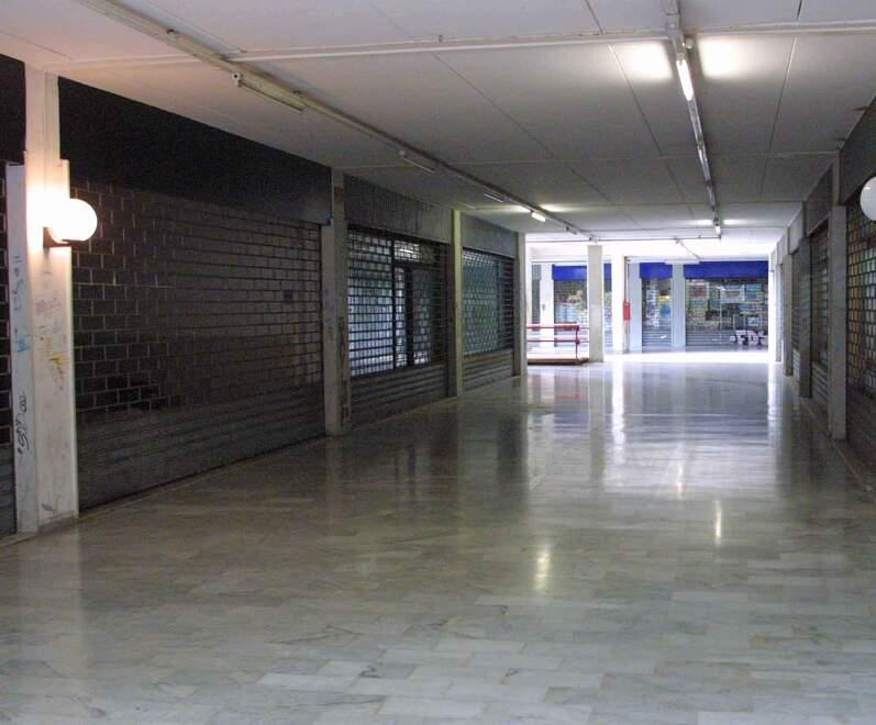 Carrara, trovato morto per strada: un testimone solleva dubbi sulle ultime ore