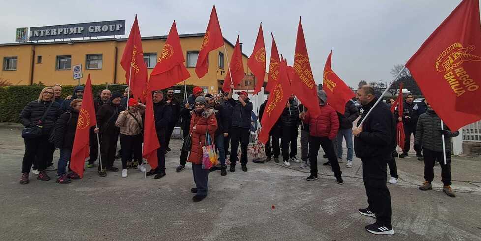 Sciopero a sorpresa delle tute blu: «Continueremo la mobilitazione»