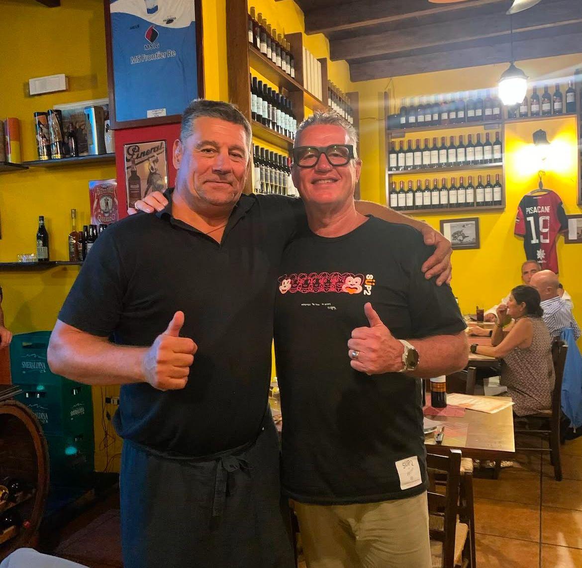 Ramiro Cassina con John Kirwan giocatore di rugby neozelandese