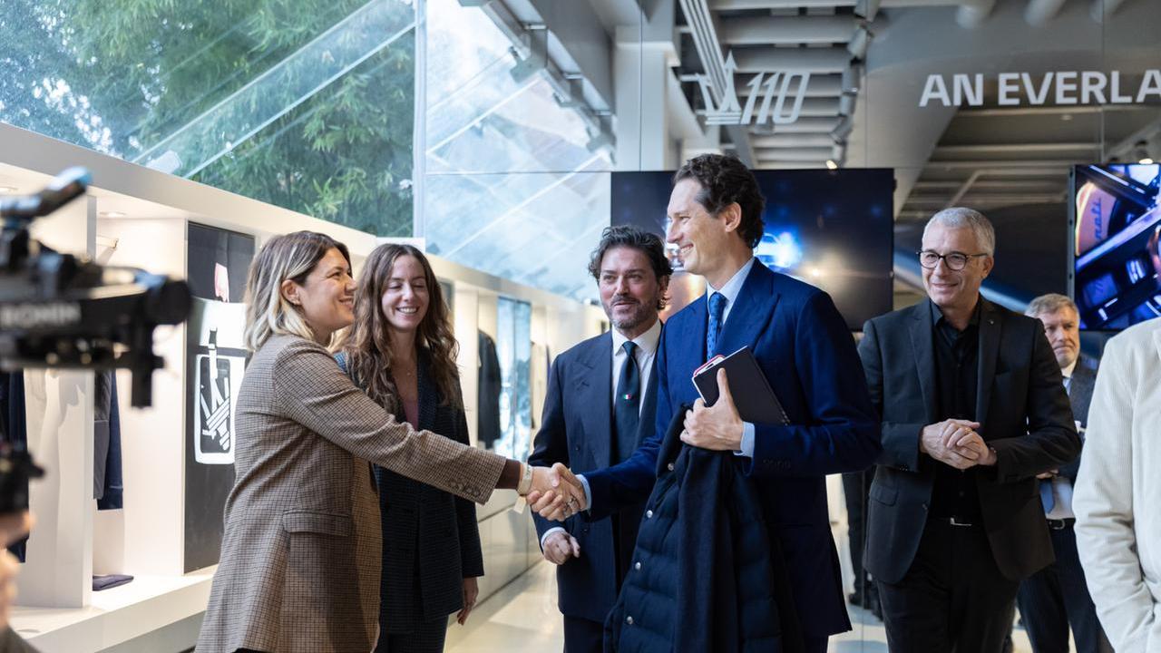 John Elkann in visita nella sede di Maserati (foto Maserati)
