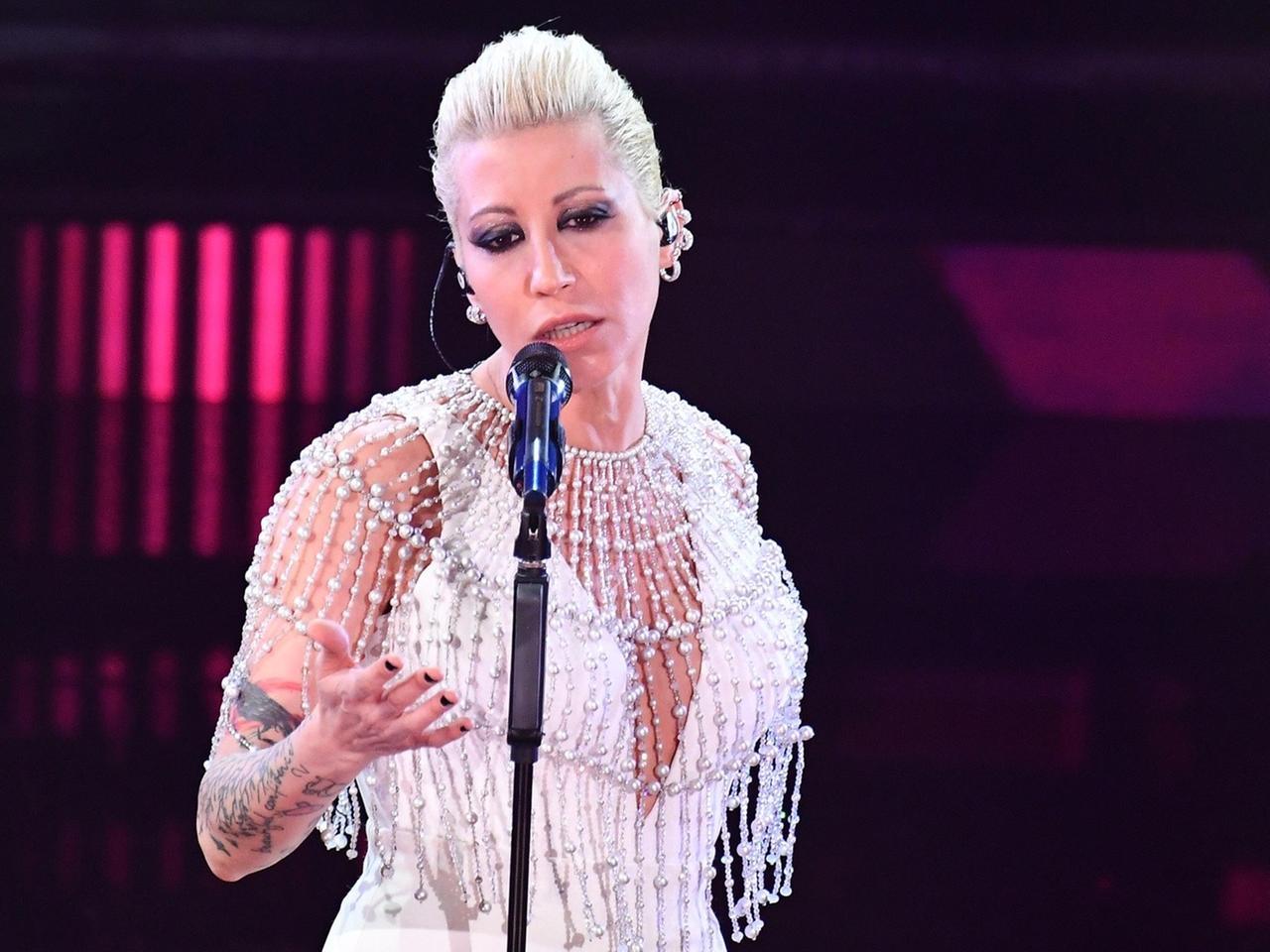 
	La cantante Malika Ayane

