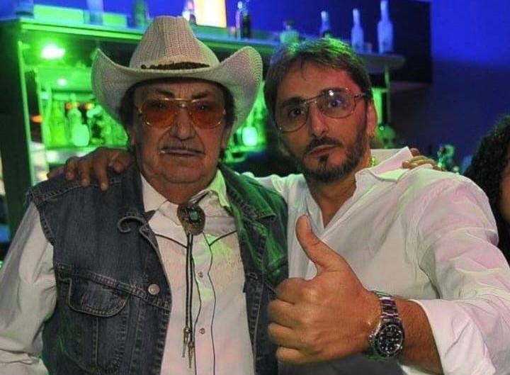 
	Efrem De Barre con il figlio Cristian


