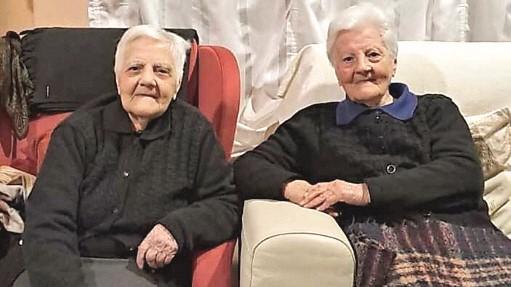 Doppia festa per le sorelle Giovanna e Margherita Sini: 104 e 99 anni