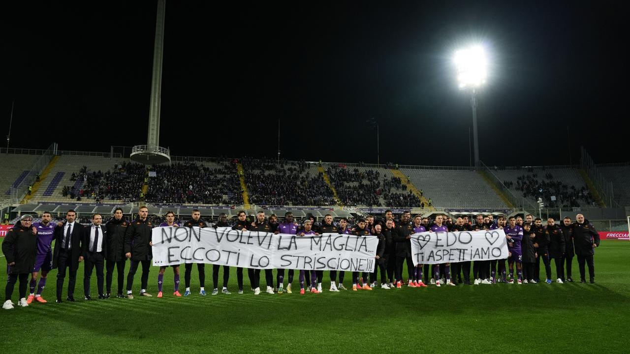 Lo striscione per Bove