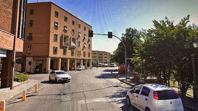 Il semaforo all'incrocio tra via Tavoni e via Pellegrini a Vignola