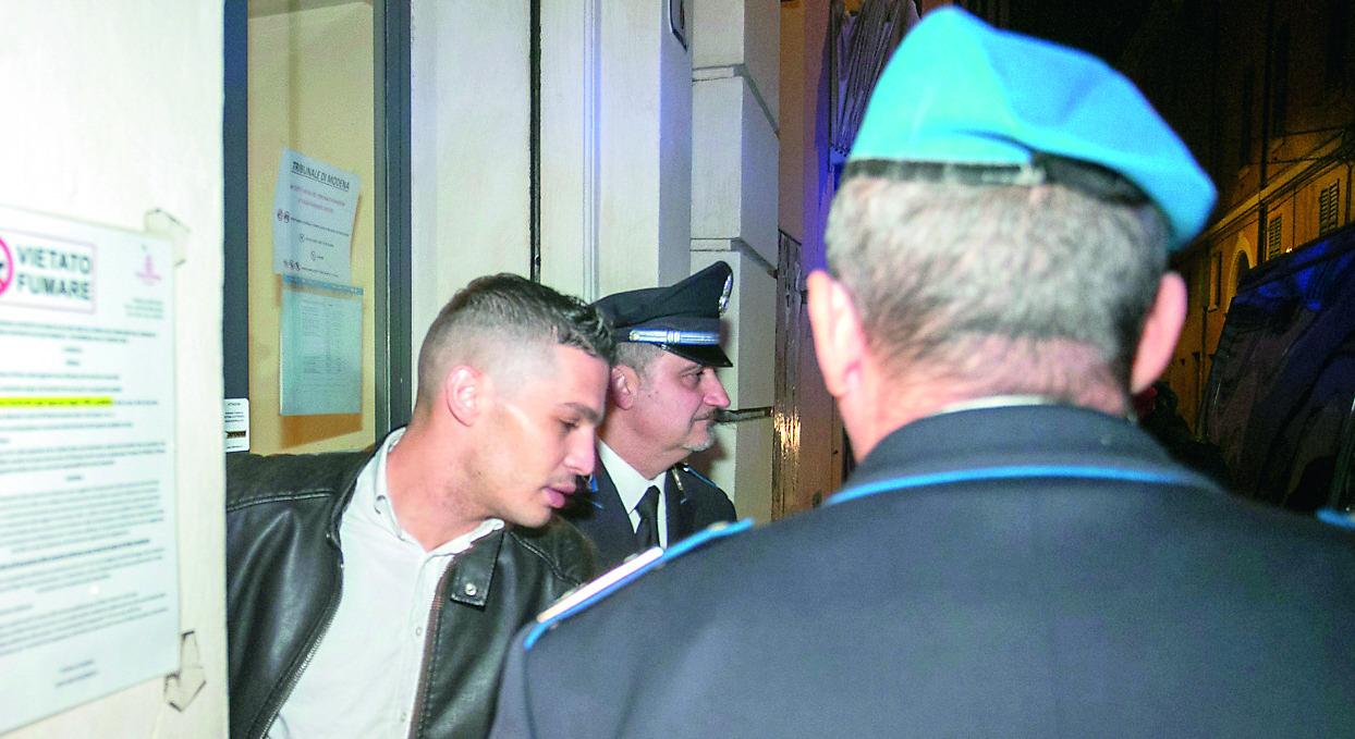 
	Mohamed Gaaloul all'uscita dal Tribunale di Modena

