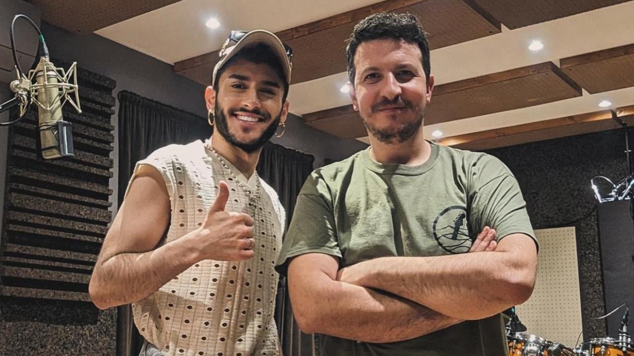 Pietro Piras alias Sarip con Claudio Luce (a destra) compositore e arrangiatore della canzone