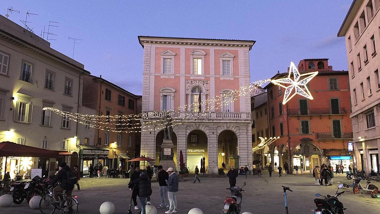 Pisa città del Natale 2024, conduttrice tv madrina all’inaugurazione degli eventi