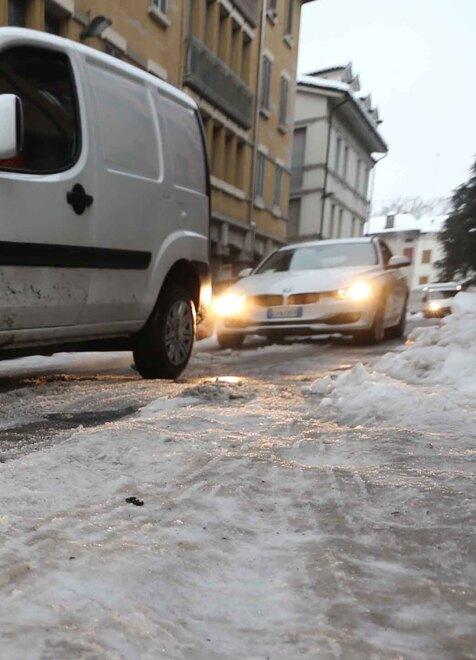 Reggio Emilia, al via il piano emergenza neve «Attenzione alle strade ghiacciate»