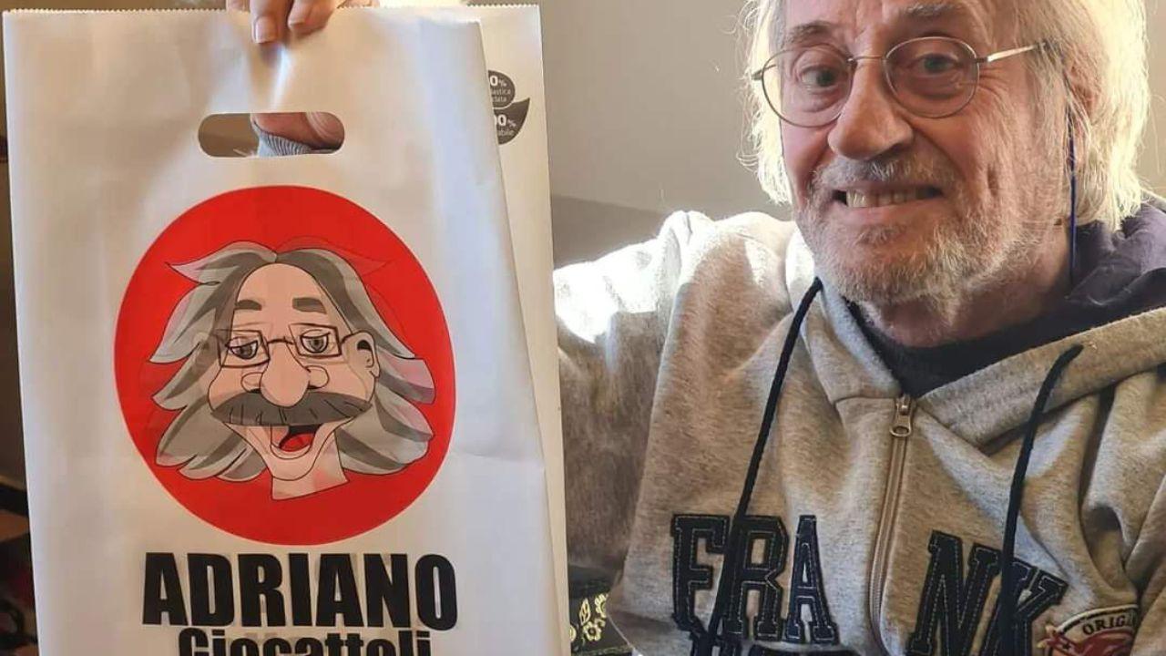 Adriano Romanelli oggi, con la borsina tributo a lui dedicata