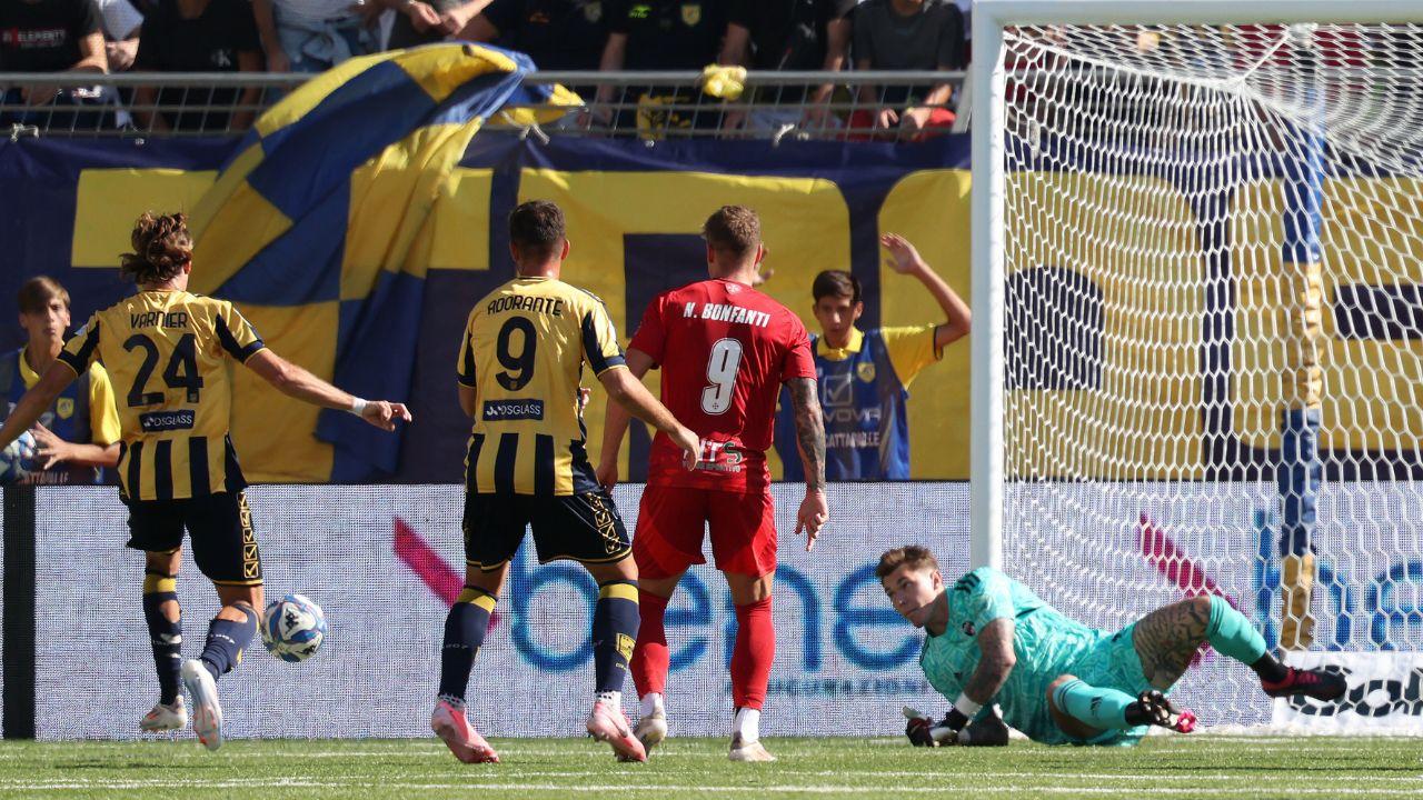 La rete dell’ex Varnier nel corso del match perso dal Pisa in casa della Juve Stabia
