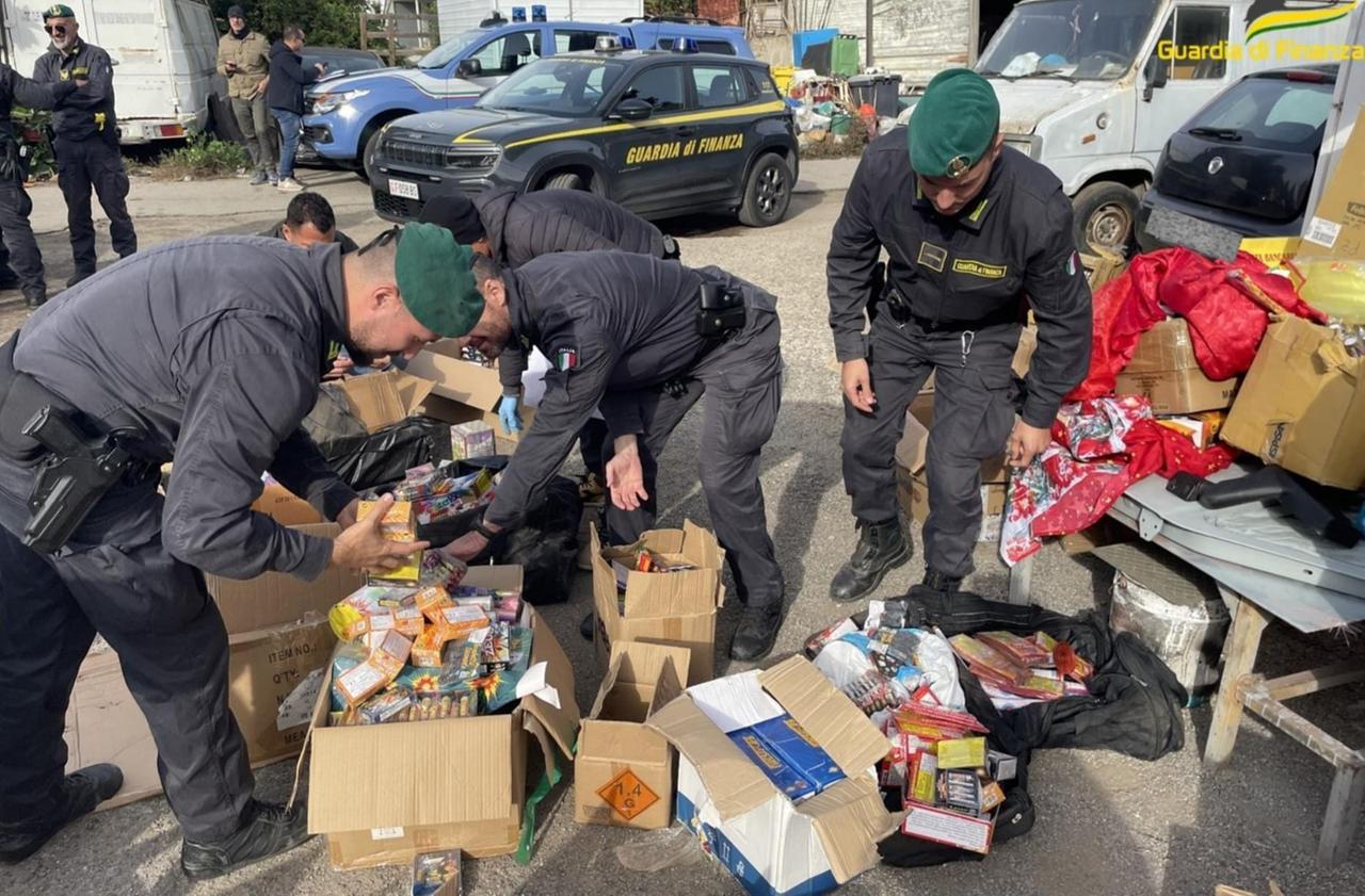 Oltre una tonnellata di fuochi d’artificio sequestrati a Cagliari, 4 persone denunciate