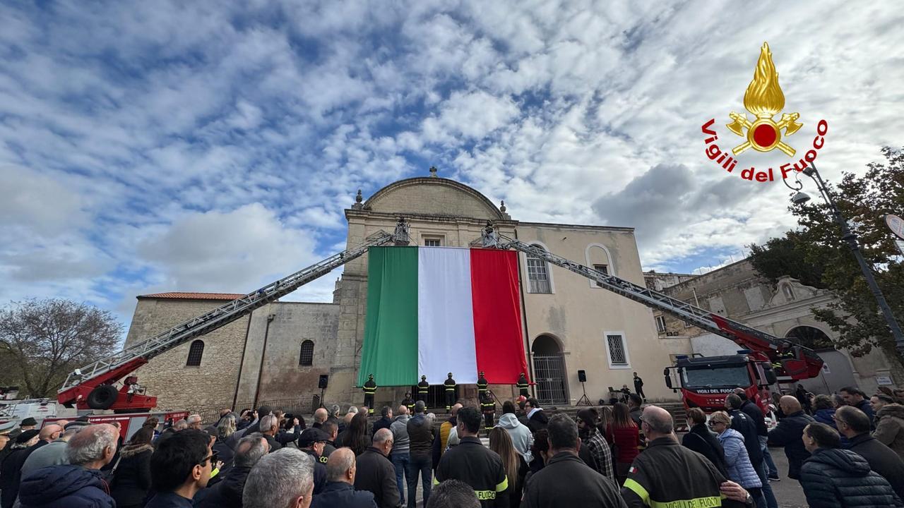 I vigili del fuoco festeggiano la patrona Santa Barbara