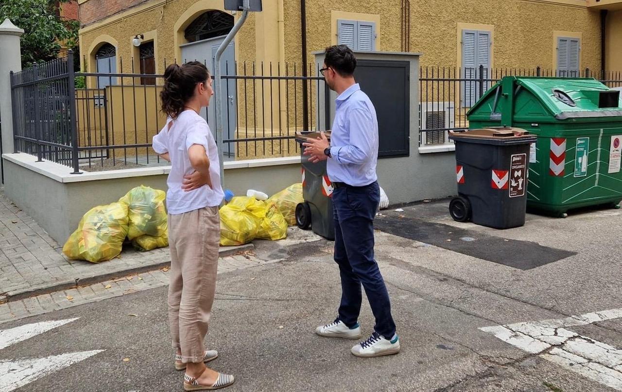 
	La raccolta differenziata a Sassuolo osservata dal sindaco Mesini

