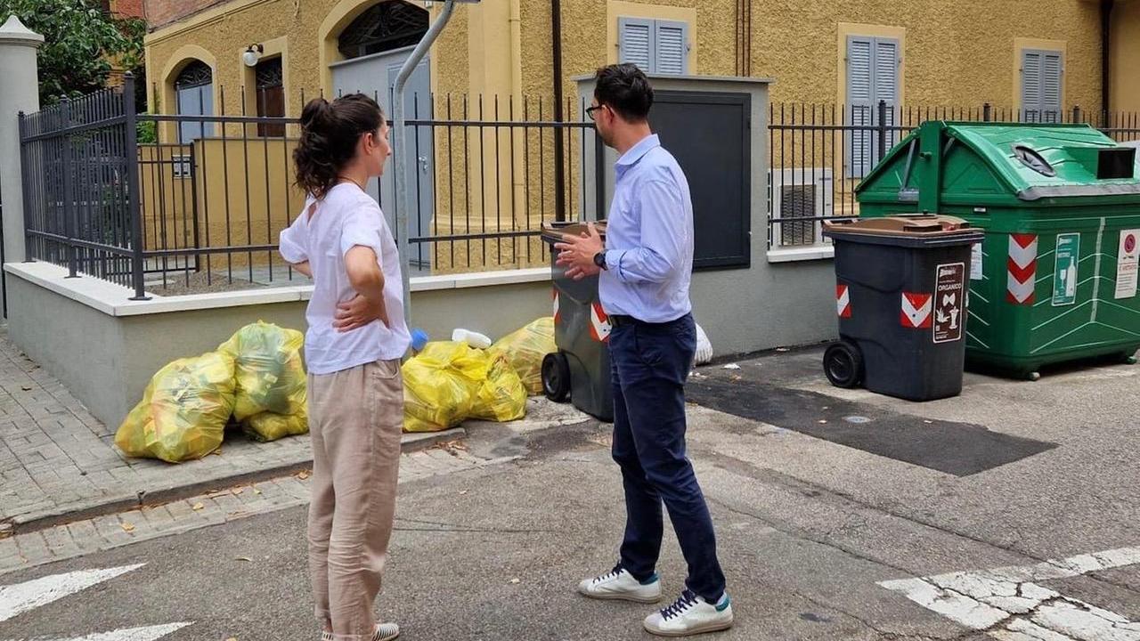 La raccolta differenziata a Sassuolo osservata dal sindaco Mesini
