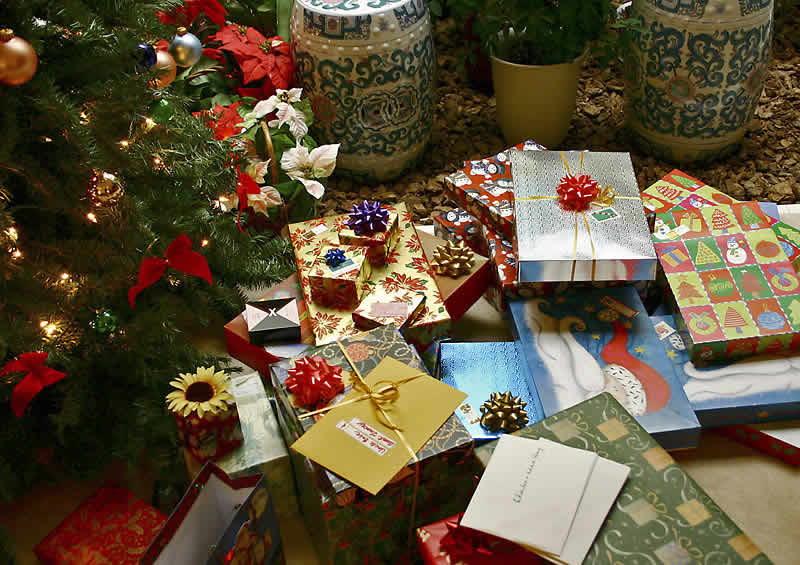 
	Pacchi di natale sotto l'albero


