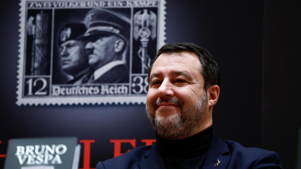 Caro voli, il M5S attacca: «Fino a 1.200 euro per andare in Sardegna, Salvini non fa nulla»