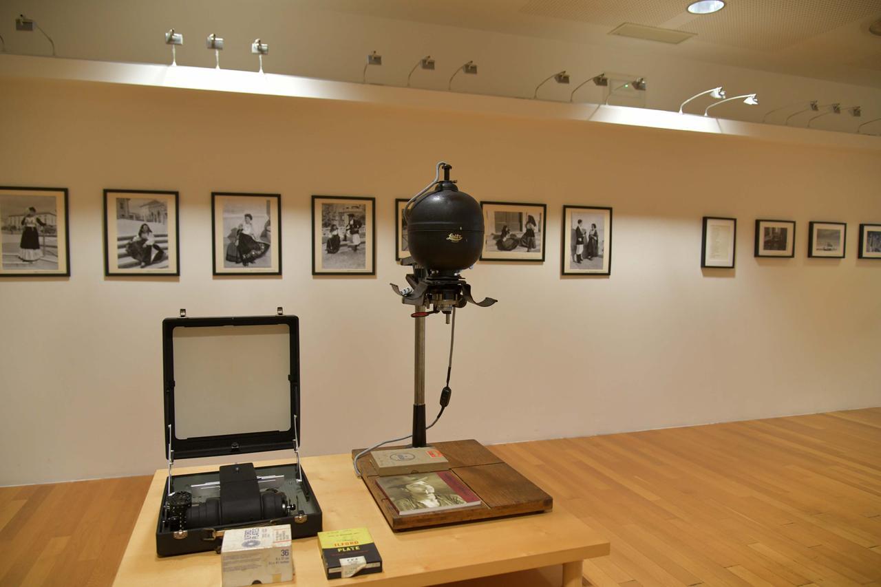 Olbia, l’antico potere della fotografia nei volti di “Storie di un attimo”