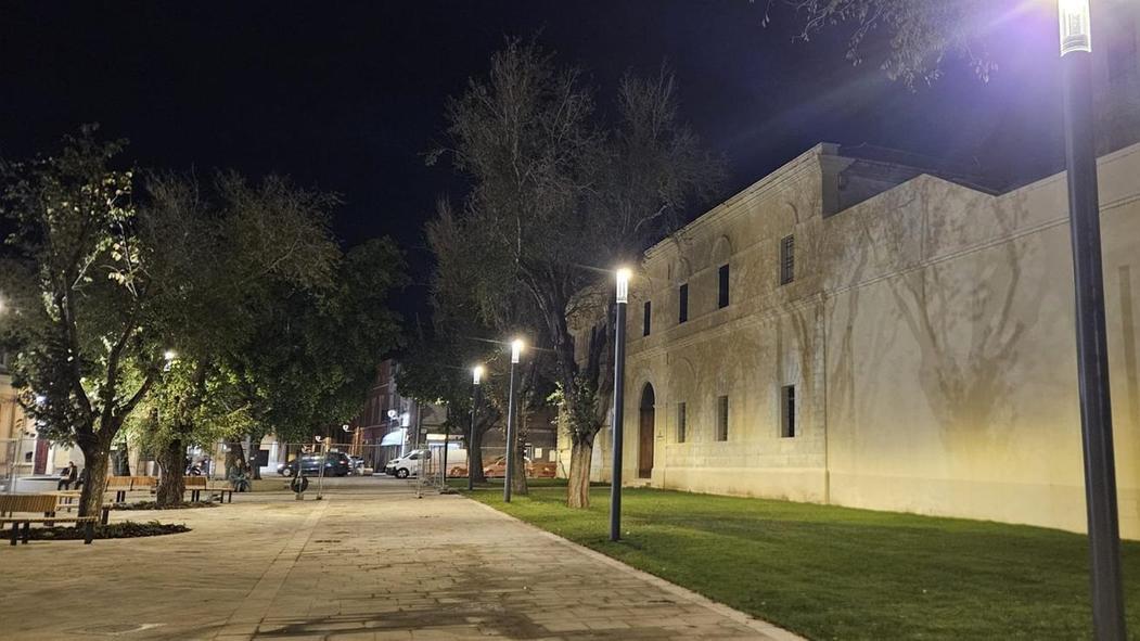 L'unico tratto di piazza Manno in cui potrebbero passare le auto
