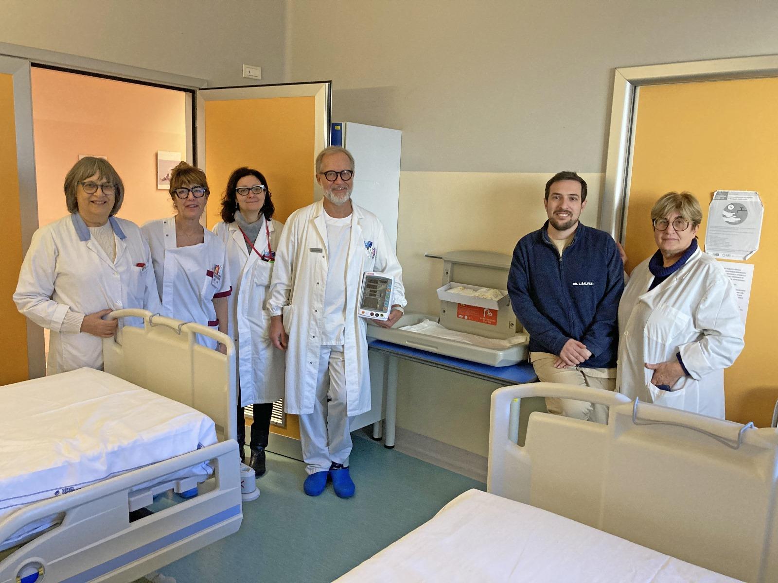 La foto di gruppo per la consegna della strumentazione (foto Falorni/Silvi)