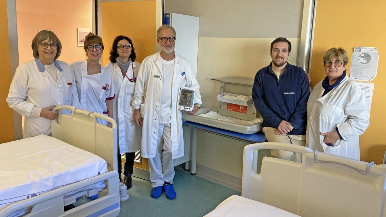 La foto di gruppo per la consegna della strumentazione (foto Falorni/Silvi)