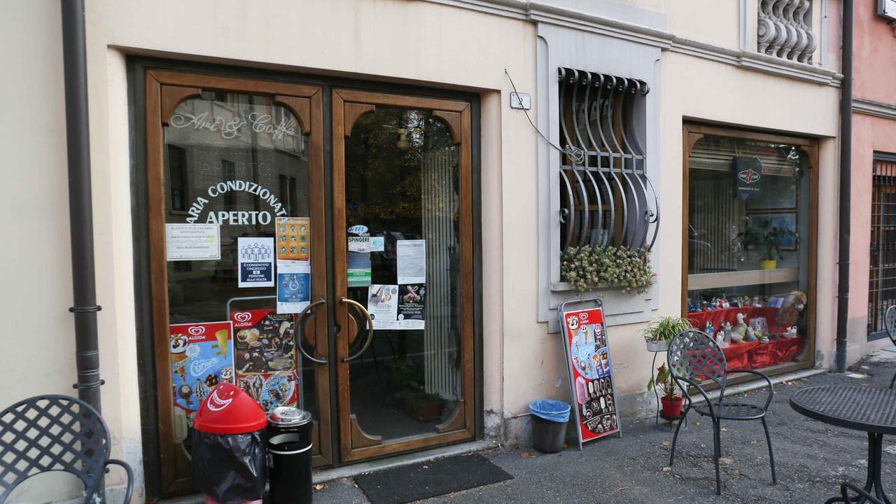 «Mi ha punto con la siringa dentro il bar e ho contratto l’epatite C»