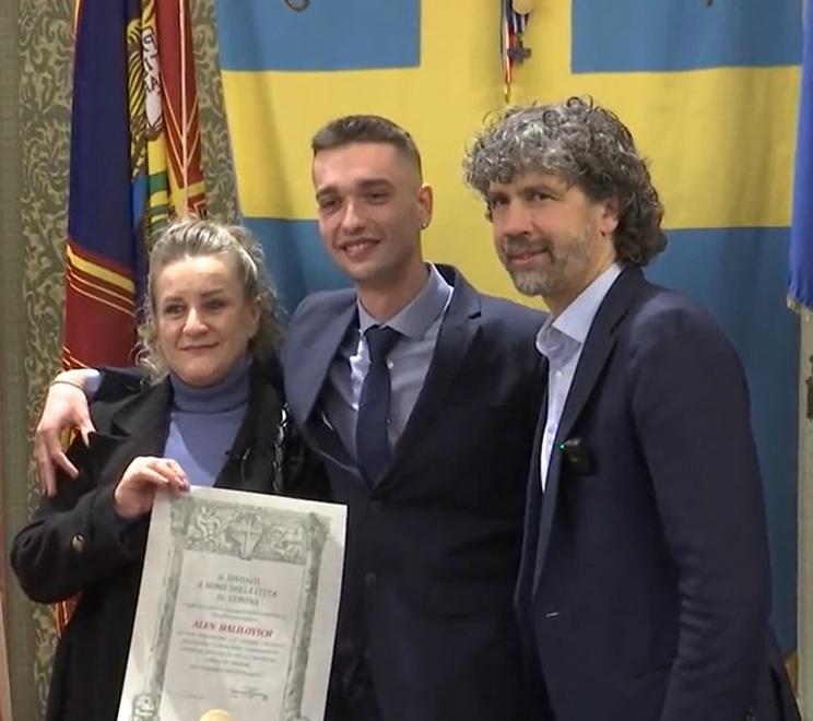 Alen Halilovic premiato dal sindaco di Verona Tommasi: «Non sono un eroe»
