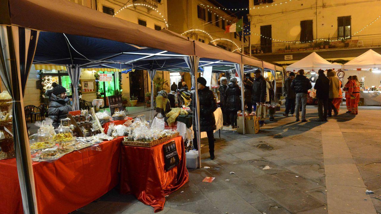 Un momento di una passata edizione della festa dell’amaretto