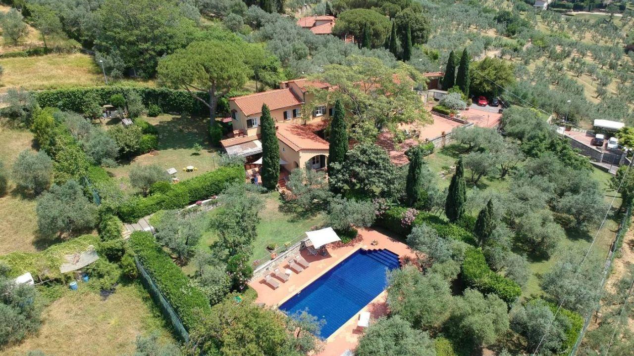 La villa sopra la Castellina in vendita per 2,3 milioni di euro