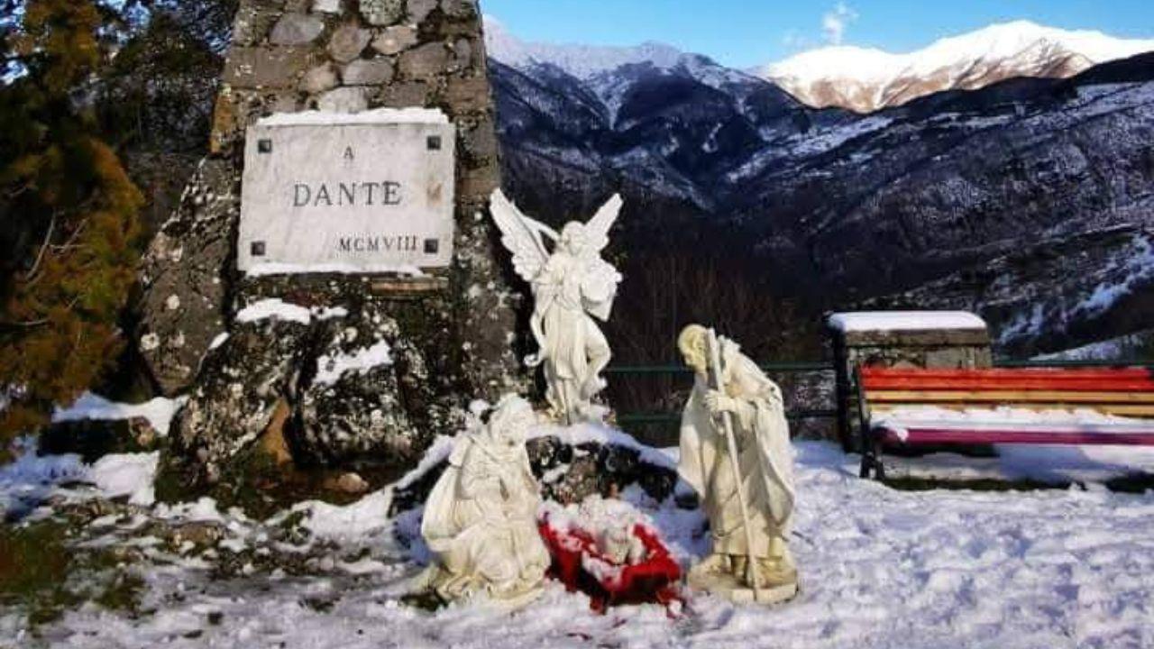 Uno dei presepi allestiti lungo strade e piazze del paese di Montefegatesi per l’iniziativa che parte domani