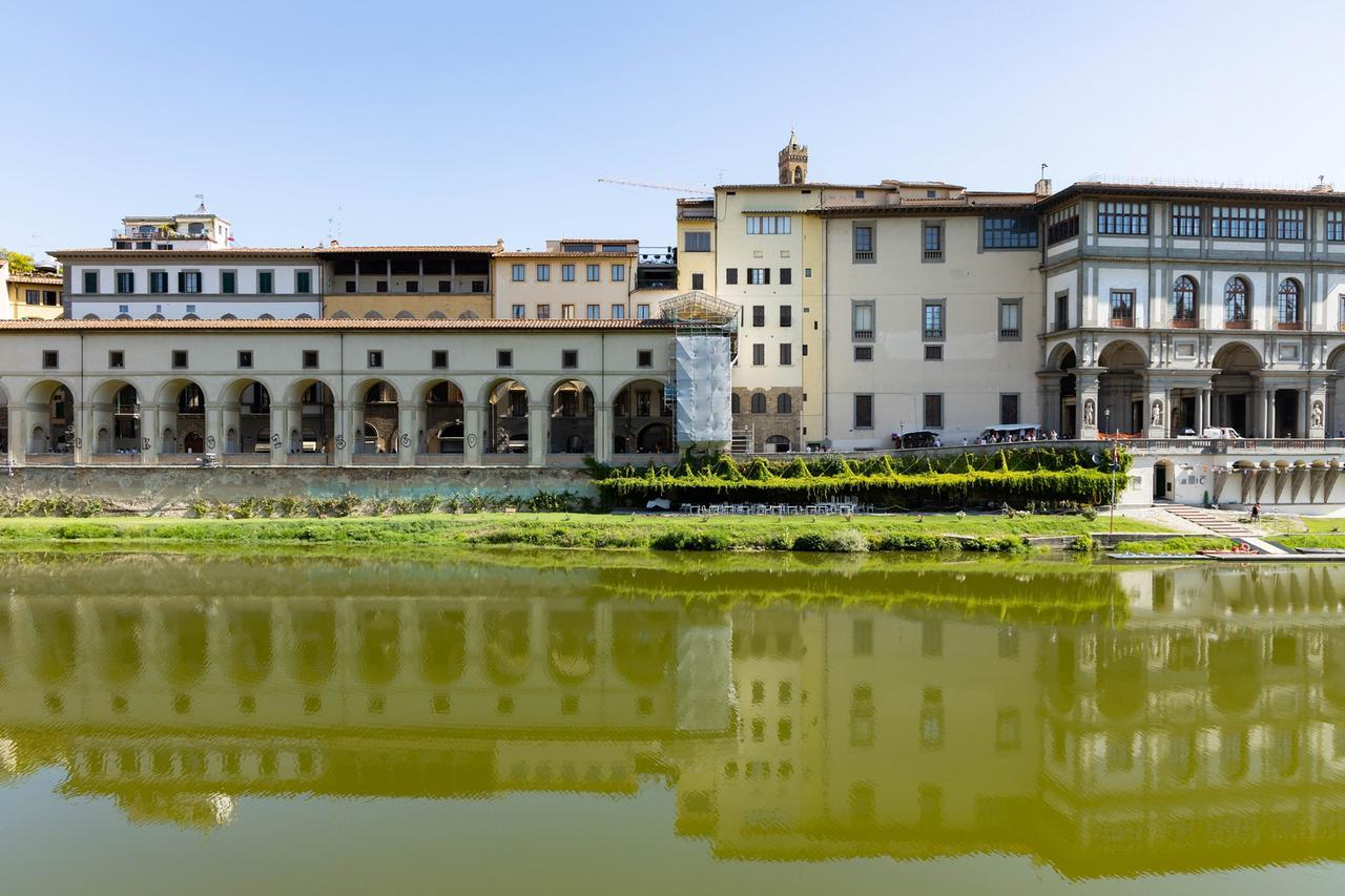 Uffizi, riapre il Corridoio Vasariano: una passeggiata unica sopra il centro di Firenze. Biglietti: le cose da sapere