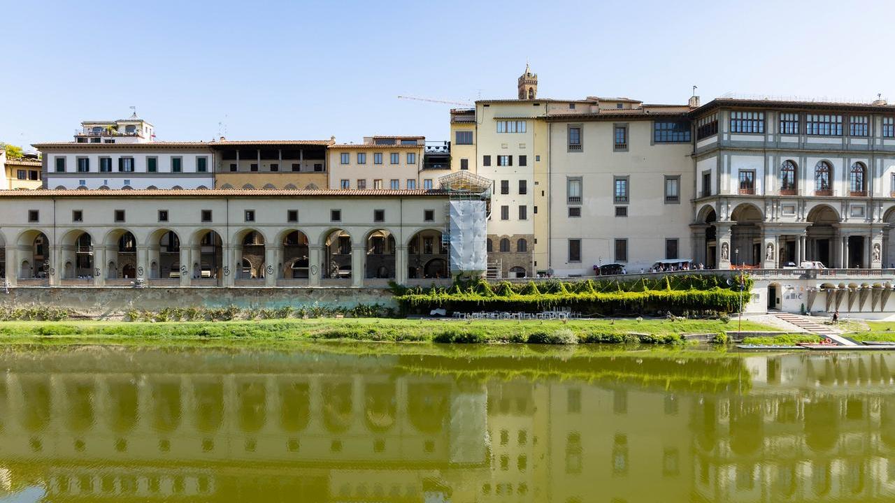 Uffizi, riapre il Corridoio Vasariano: una passeggiata unica sopra il centro di Firenze. Biglietti: le cose da sapere