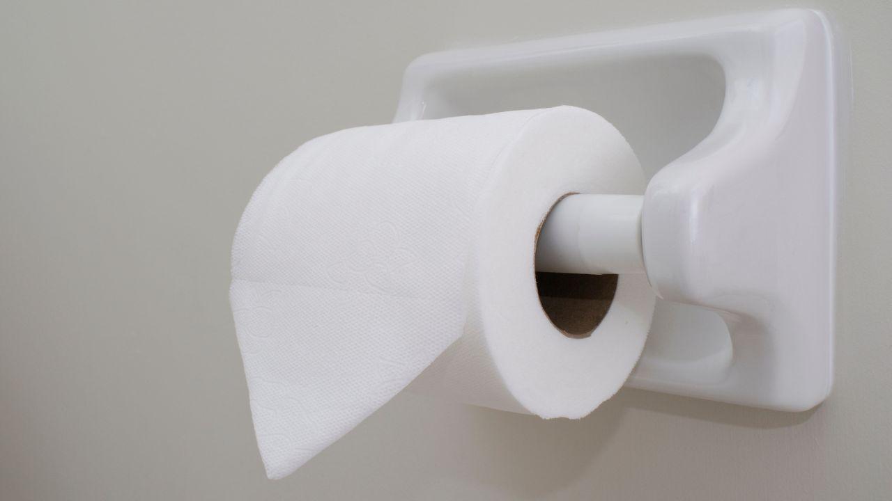 I pericoli della carta igienica nei bagni pubblici