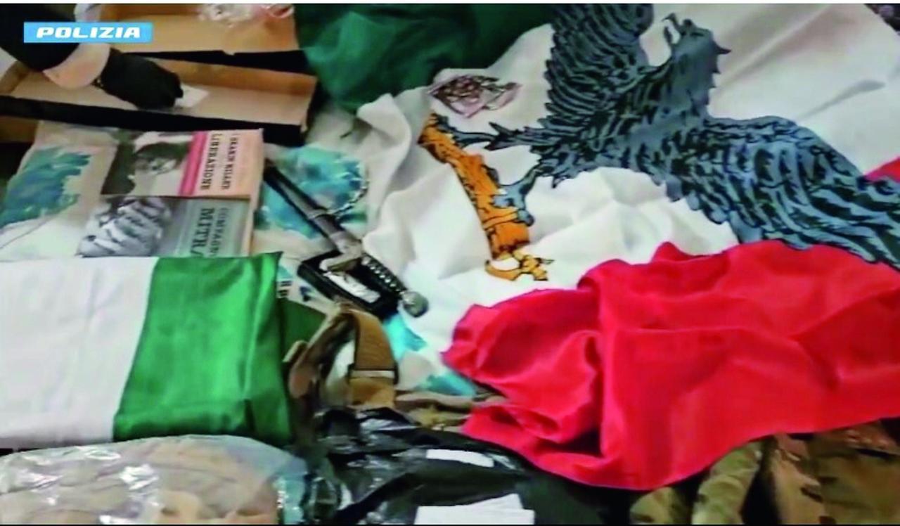 
	Parte del materiale sequestrato

