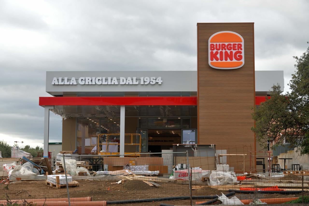 Olbia, quasi pronto il ristorante Burger King: presto l’apertura