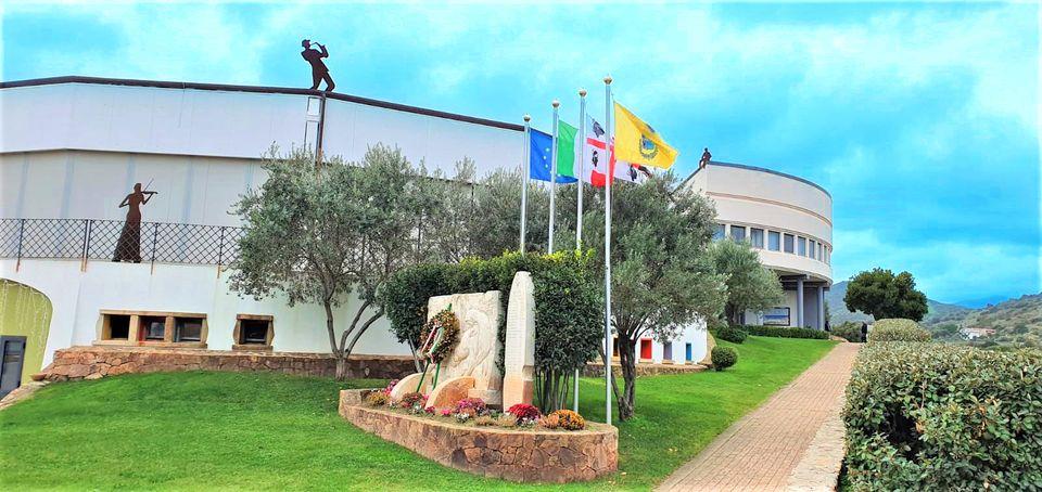 
	Il palazzo comunale di Budoni

