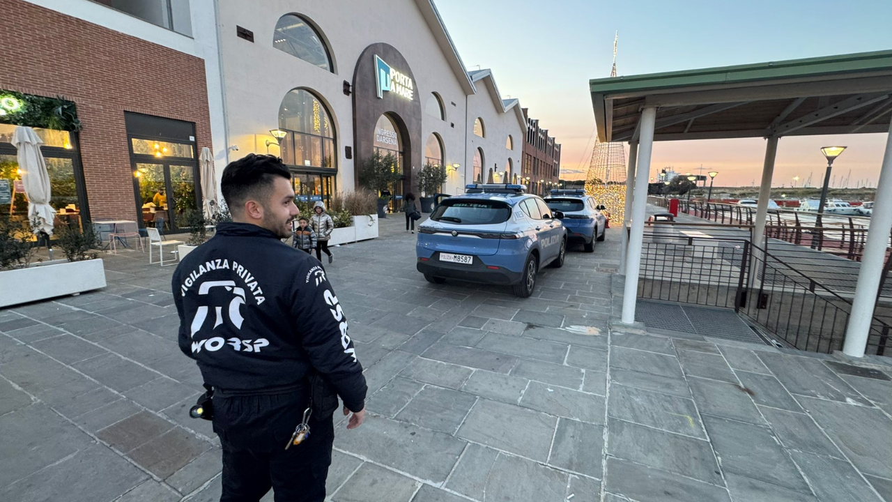 Una guardia particolare del Worsp Security Group alle Officine storiche di Porta a Mare insieme insieme alle volanti