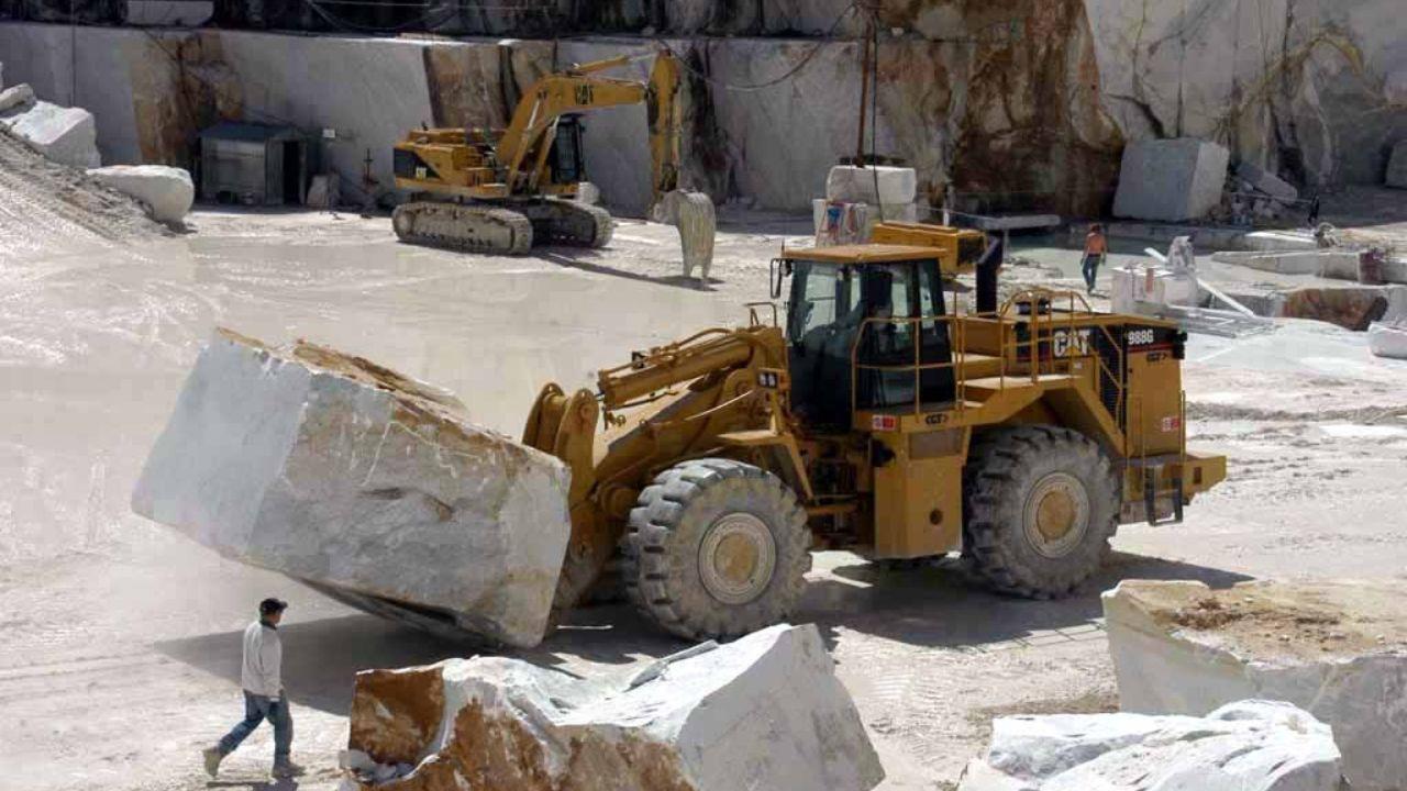 Lapideo apuano, liquidità “da arabi”: 340 milioni di denaro-contante