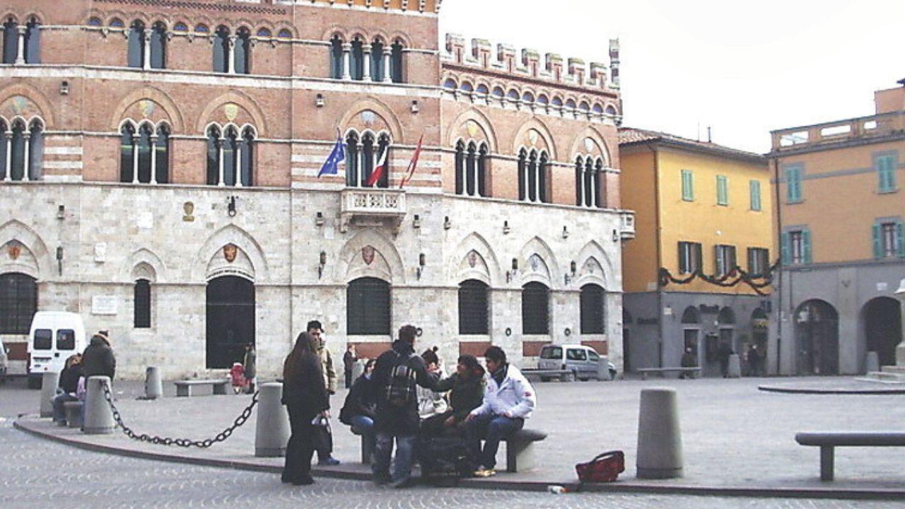 Piazza Dante (foto d’archivio)