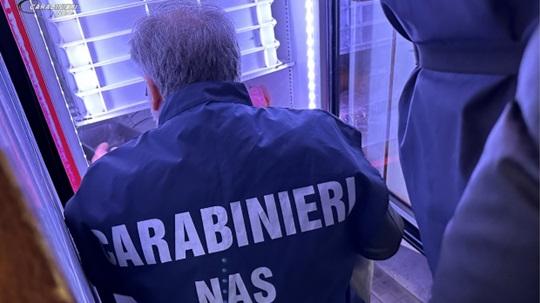 Un sopralluogo dei carabinieri del Nas di Parma