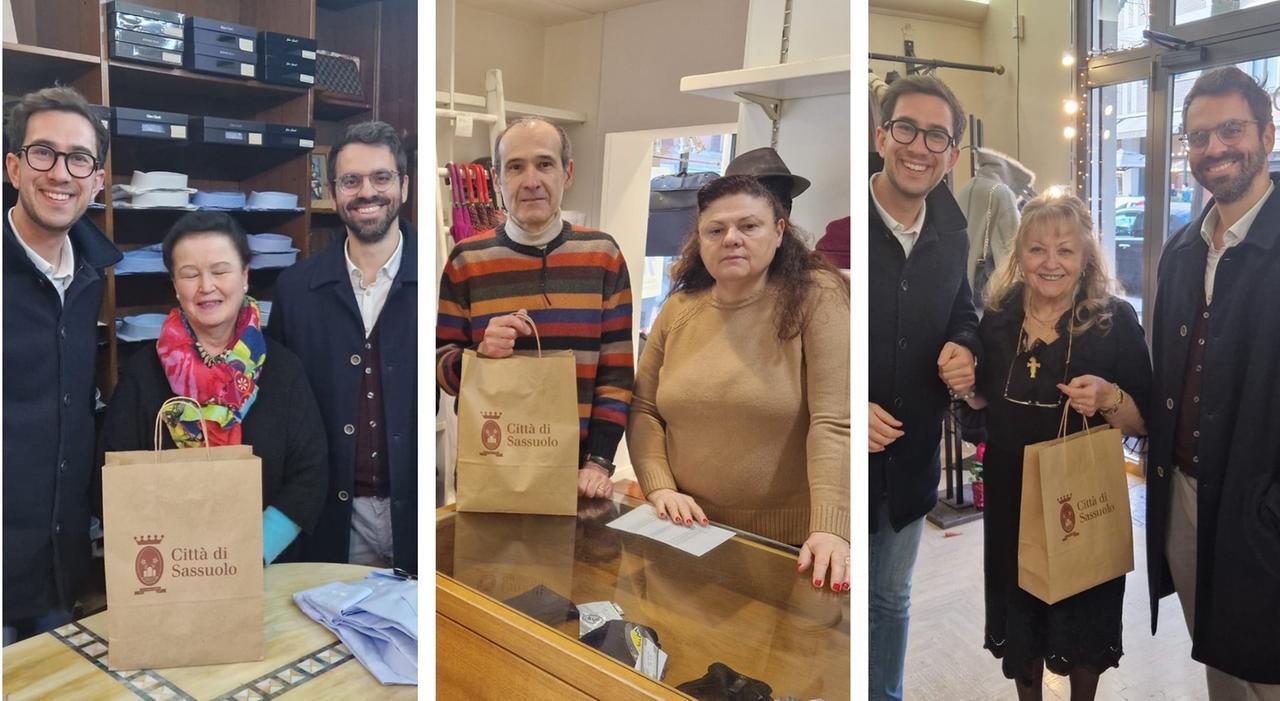 Gli omaggi del sindaco ai titolari di Camiceria Dieci, pelletteria Fratelli Cavazzuti e Daino Due