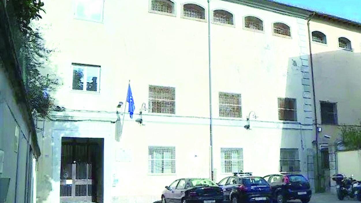 Lucca, lo psicologo del carcere dà le dimissioni: «Sala colloqui sparita, svilito il ruolo di sostegno»