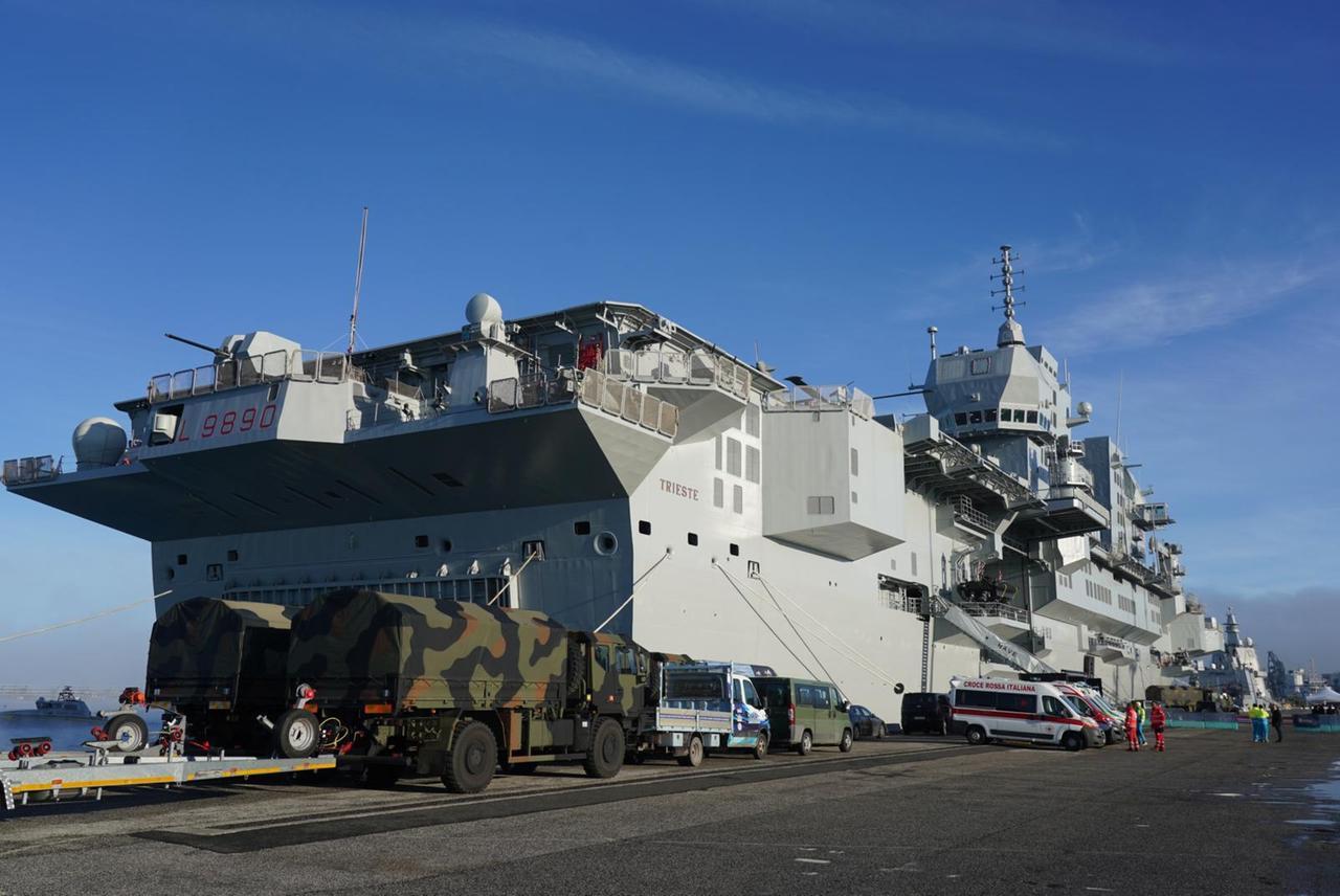 
	La nave Trieste (foto Franco Silvi)

