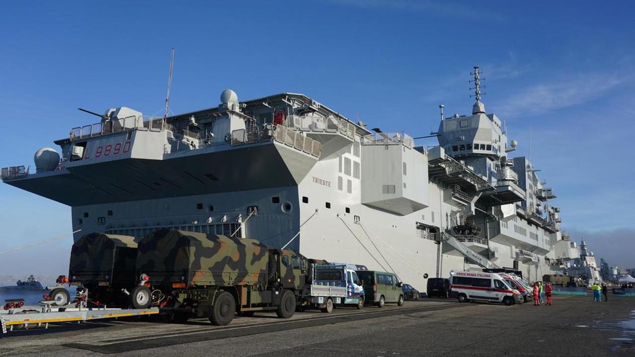 La nave Trieste (foto Franco Silvi)