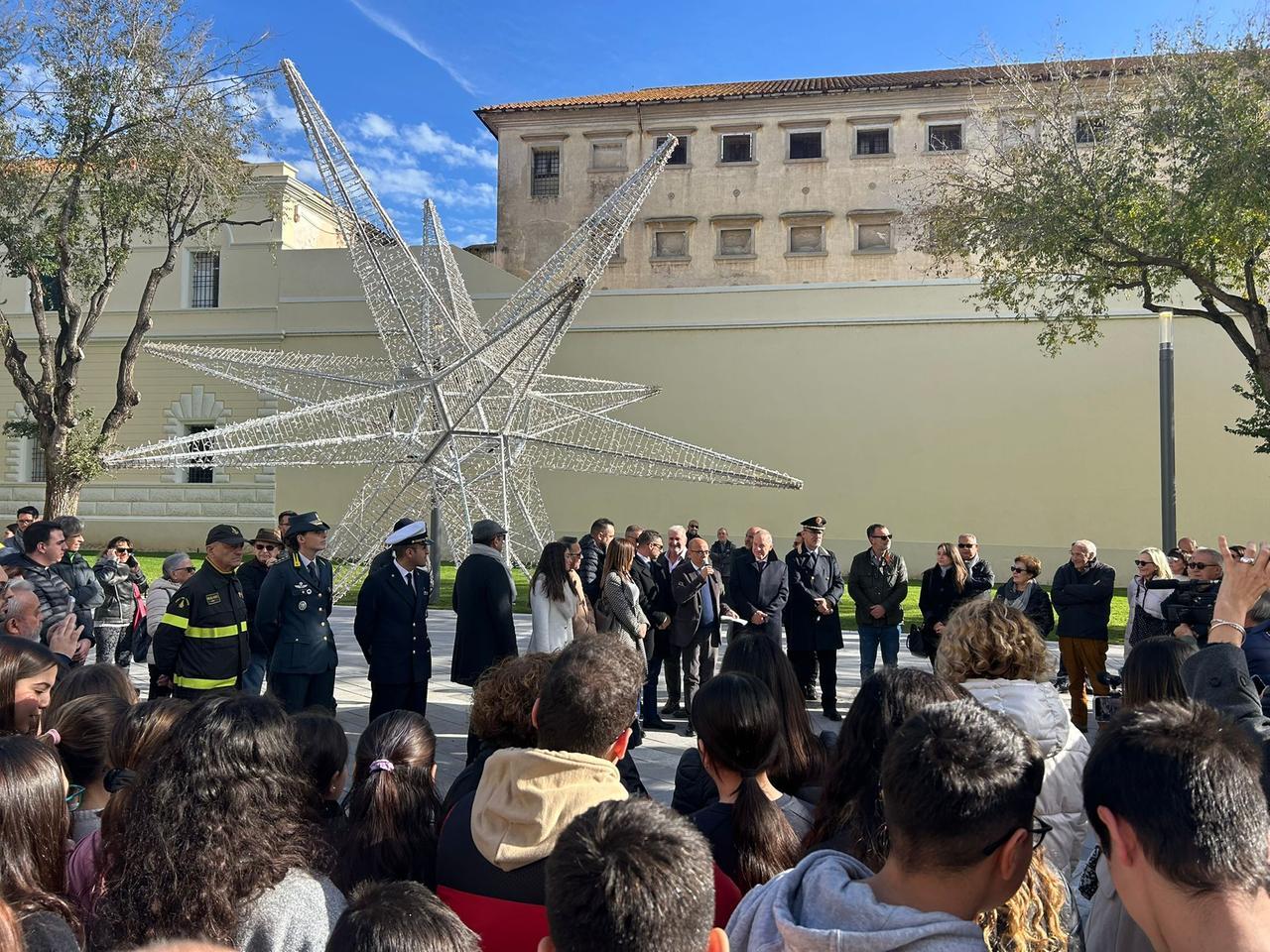Piazza Manno riapre alla città: «Riqualificata, accogliente e con le macchine»